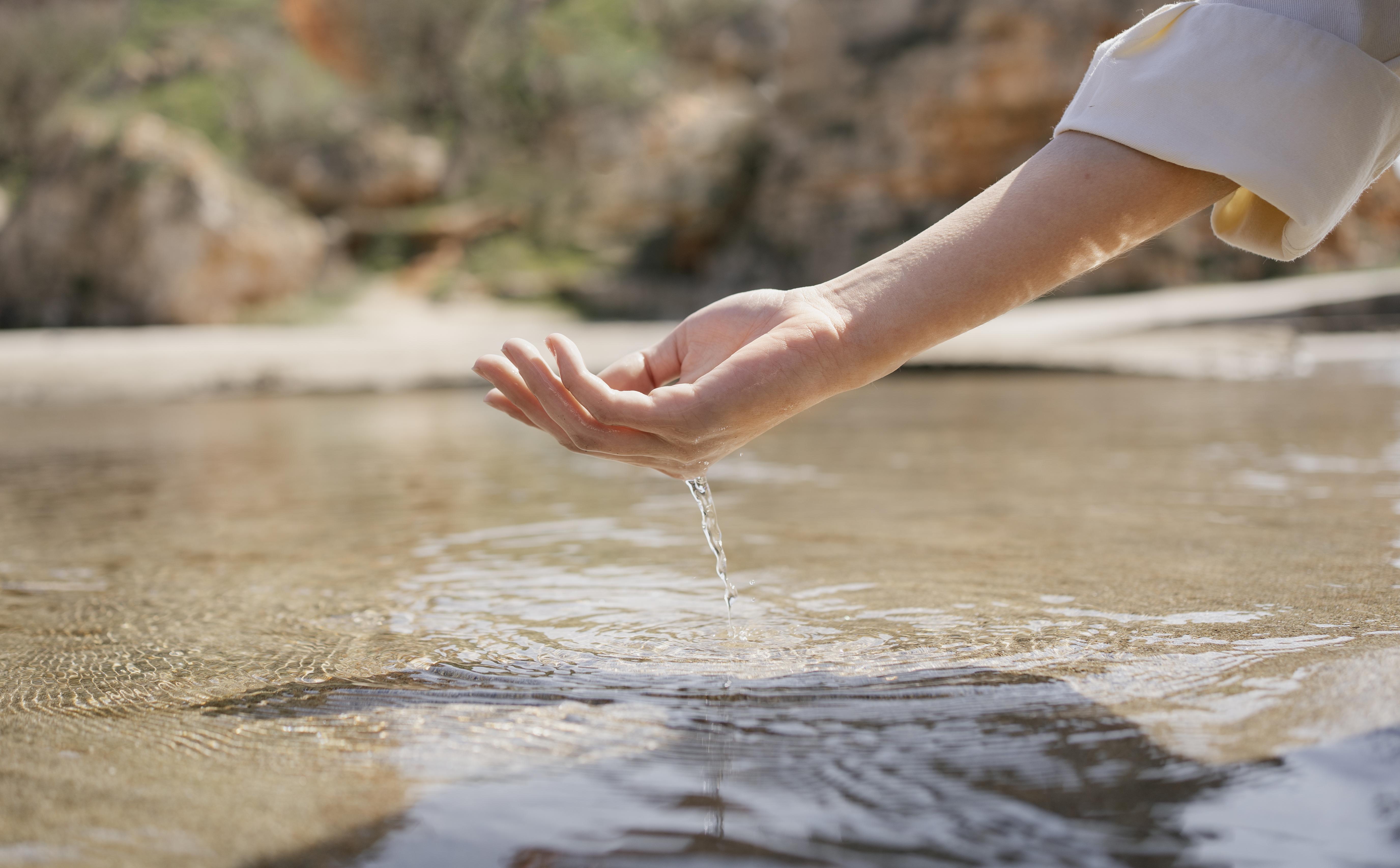 EAU, SECOURS ! AGIR POUR UNE RESSOURCE SAINE